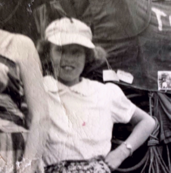 Meet Your Posher, Connie 🌻 - Picture 9 of 11